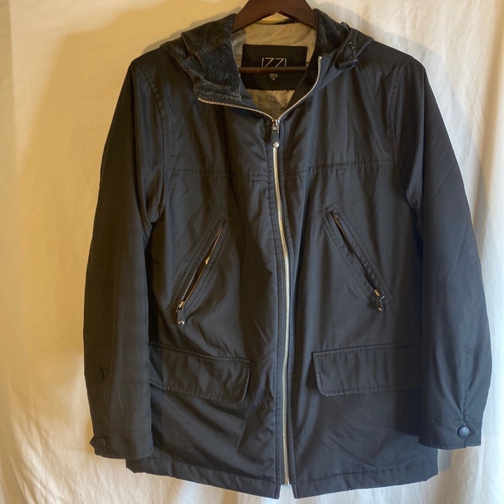 IZZI activewear woman’s coat size Med.